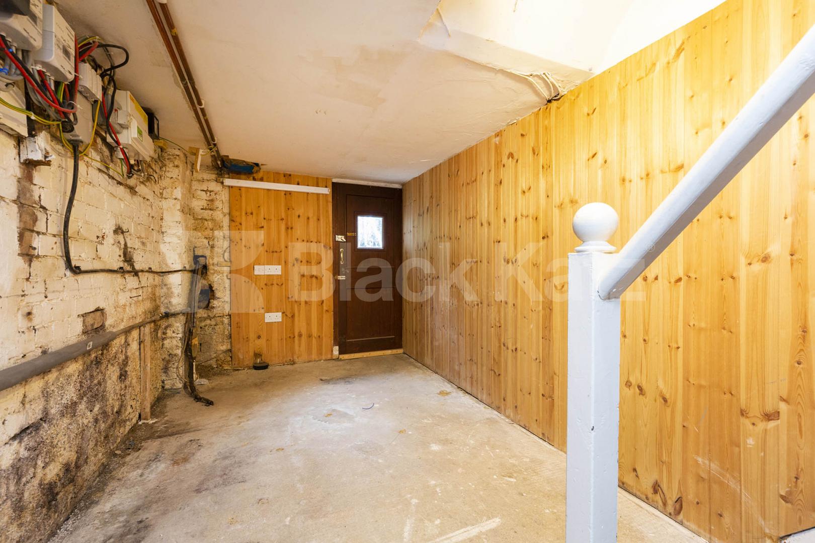 Two double bedrooms set within a period conversion by Belsize Park with a garden Howitt Road, Hampstead - Belsize Park NW3